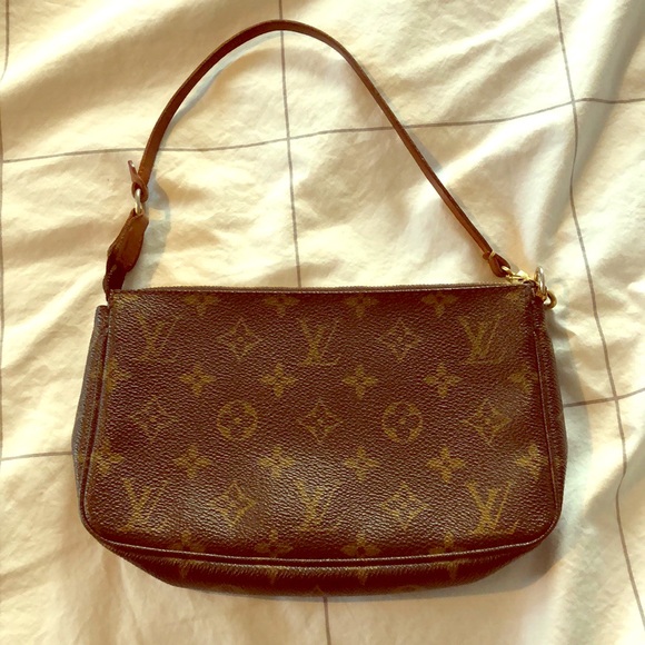 Louis Vuitton Handbags - Louis Vuitton monogram pochette
